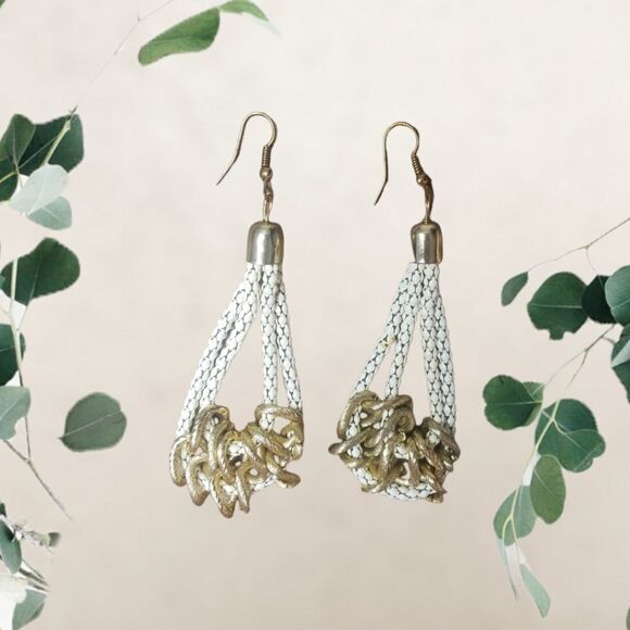 Boutique twisted loop earrings - Picture 2 of 3